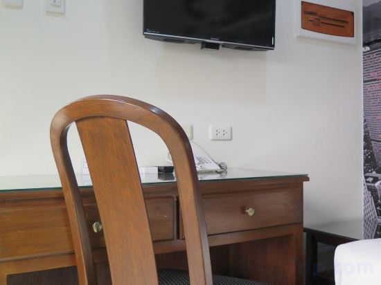 Фото 717 Cesar Place Hotel