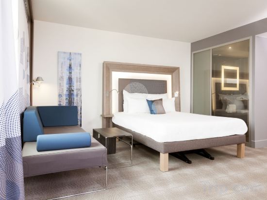 Фото Novotel Paris Saint Denis Stade Basilique