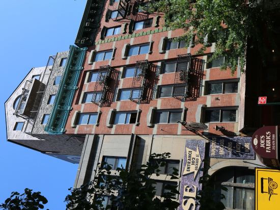 Фото The Historic Blue Moon Hotel - Nyc