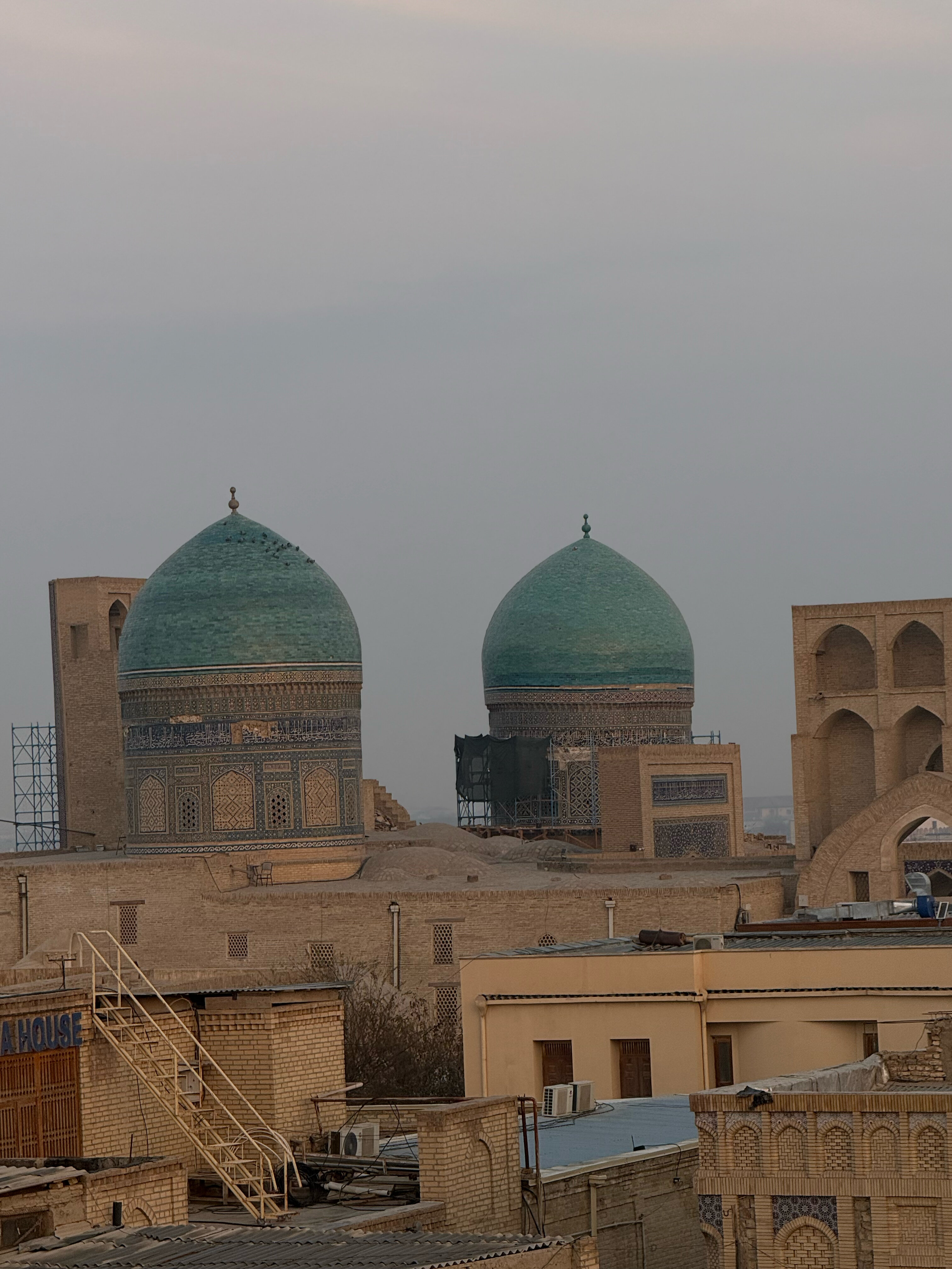 Фото Suzangaron Hotel