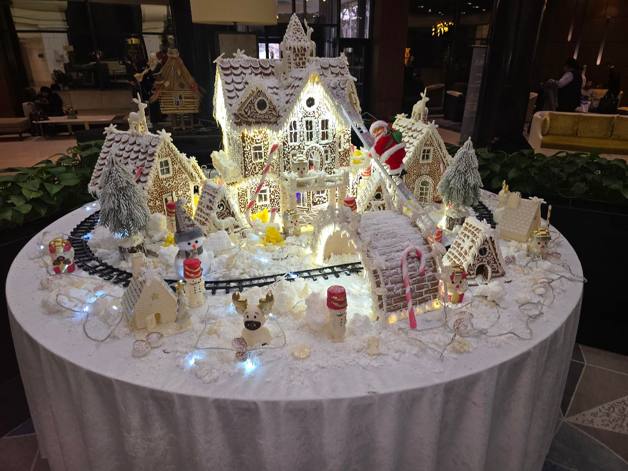 Фото Azimut Grand Hotel Tashkent