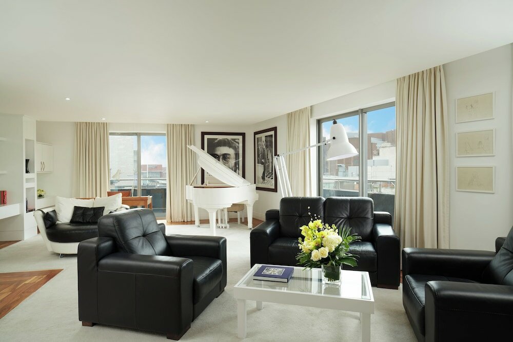 Фото Hard Days Night Hotel