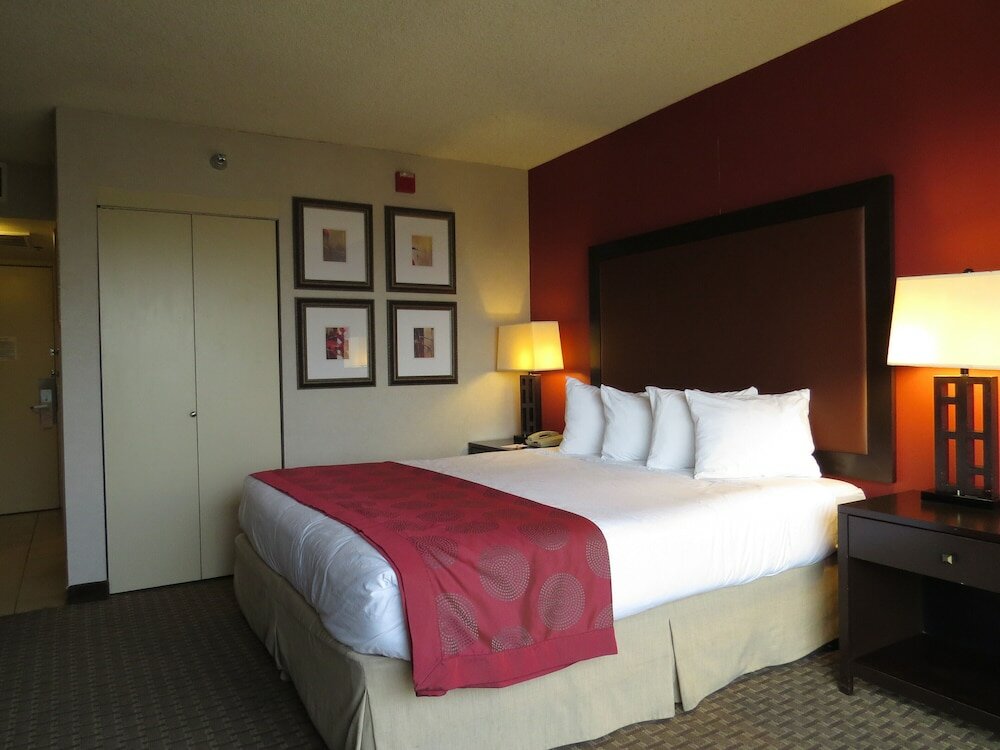 Фото Ramada by Wyndham Phoenix Midtown