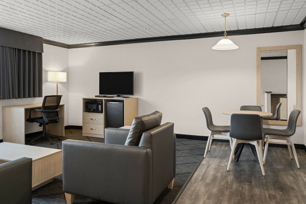 Фото Sternwheeler Hotel and Conference Centre