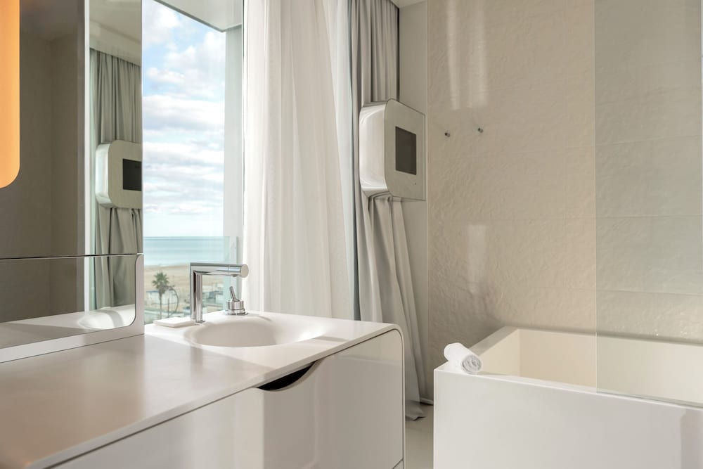 Фото I-Suite Hotel