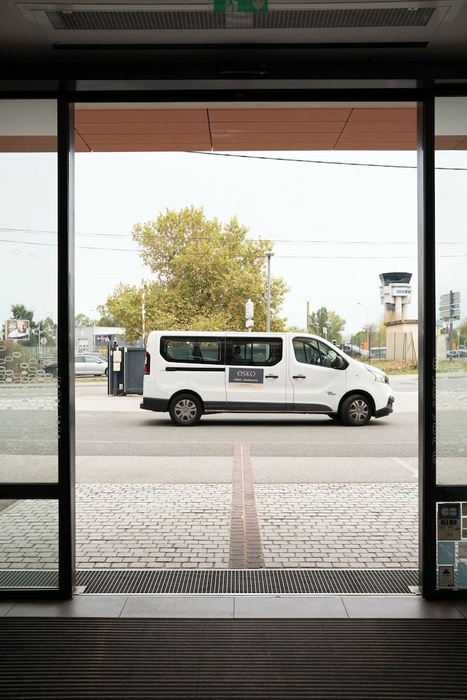 Фото Hampton by Hilton Toulouse Airport