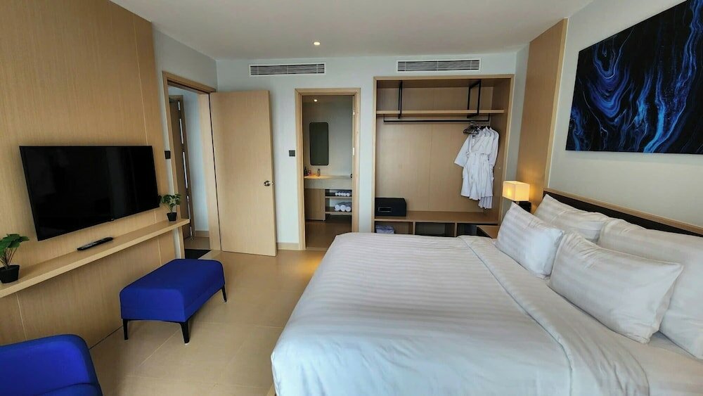 Фото The Empyrean Cam Ranh Beach Resort