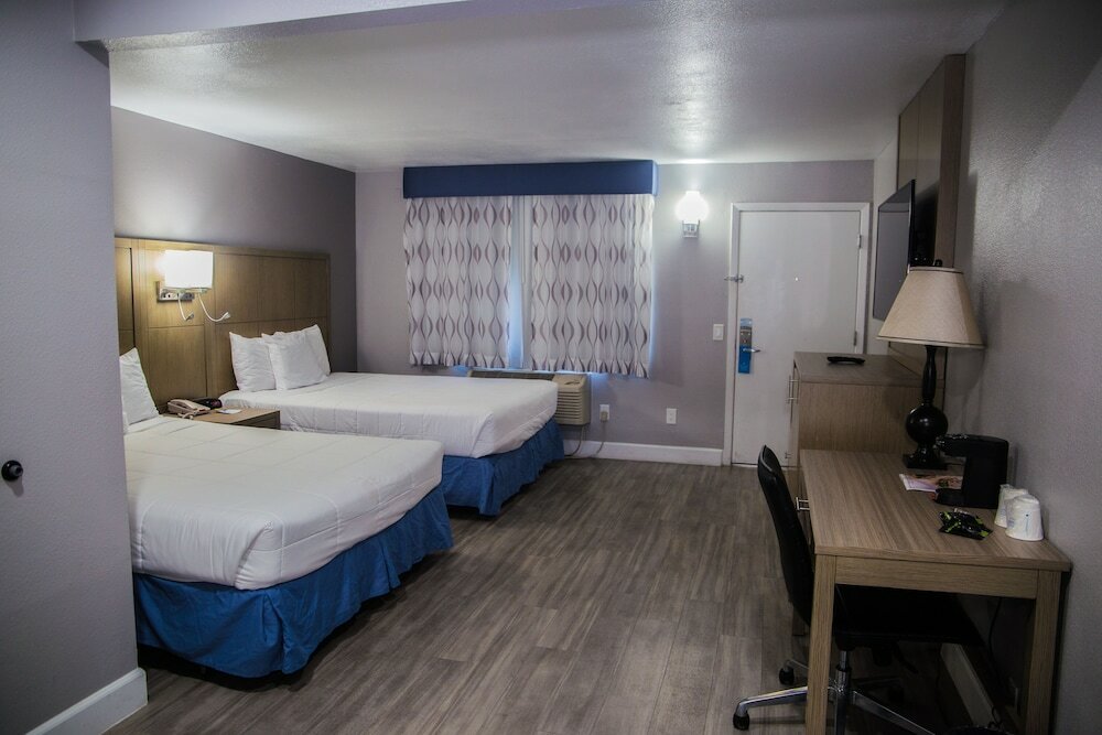 Фото Days Inn by Wyndham Redwood City