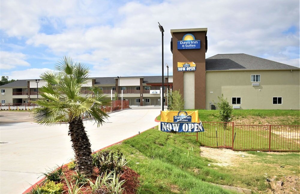 Фото Days Inn & Suites by Wyndham Downtown/University of Houston