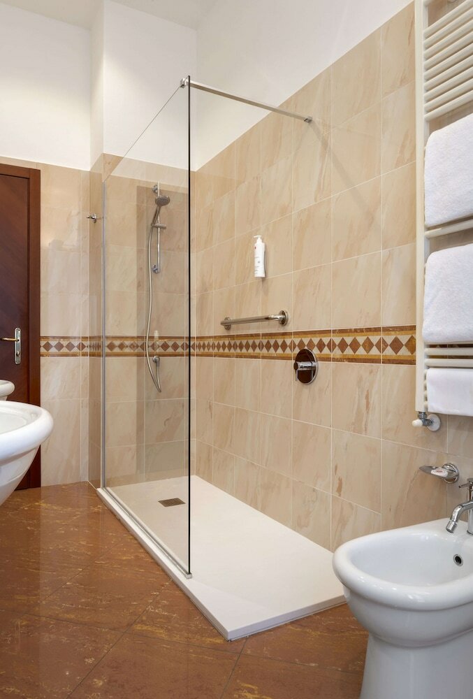 Фото Lancaster Hotel