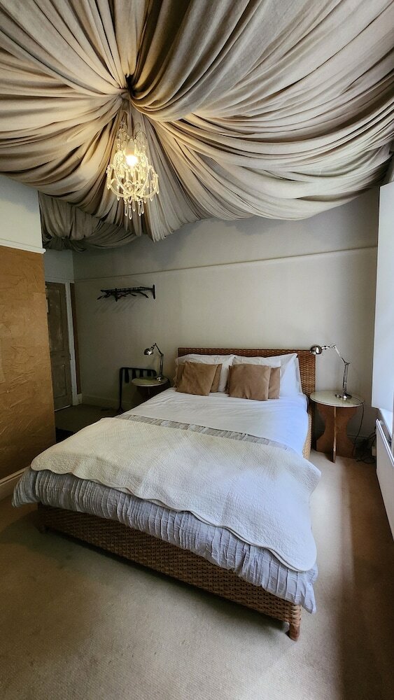 Фото Cornerstones Guest House