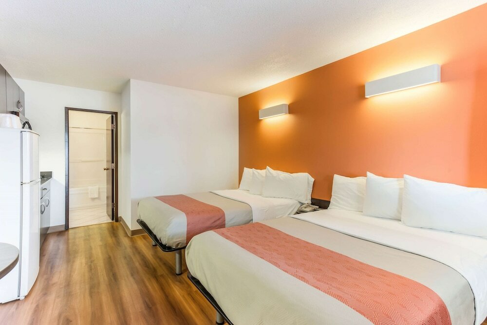 Фото Motel 6 Lethbridge