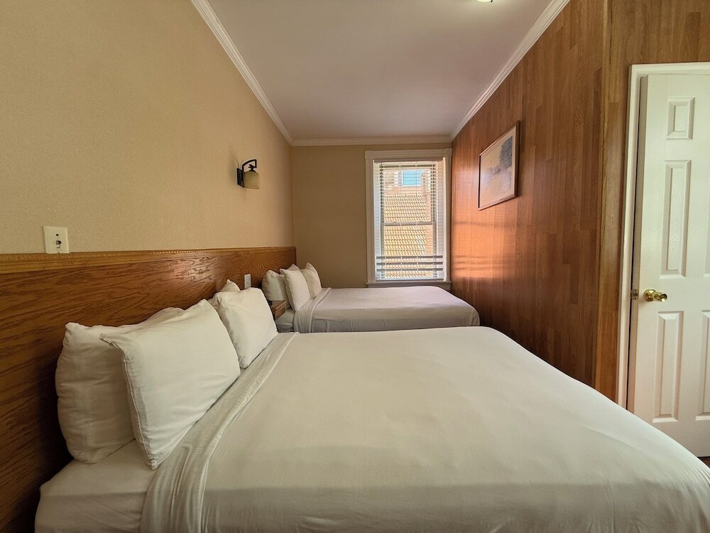 Фото The Baron Hotel
