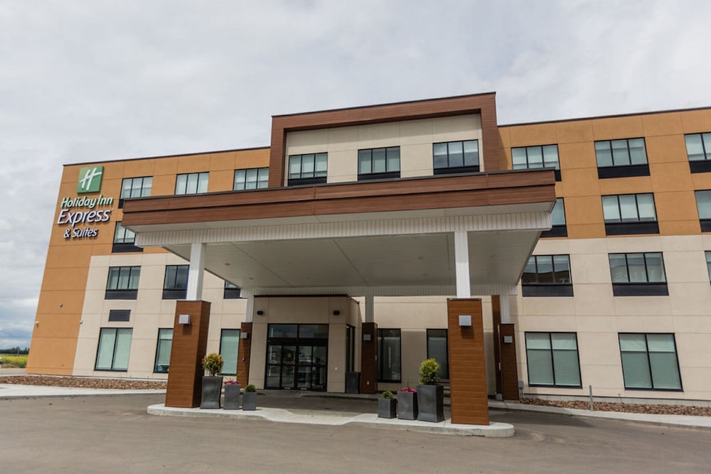 Фото Holiday Inn Express & Suites Edmonton N - St. Albert, an Ihg Hotel