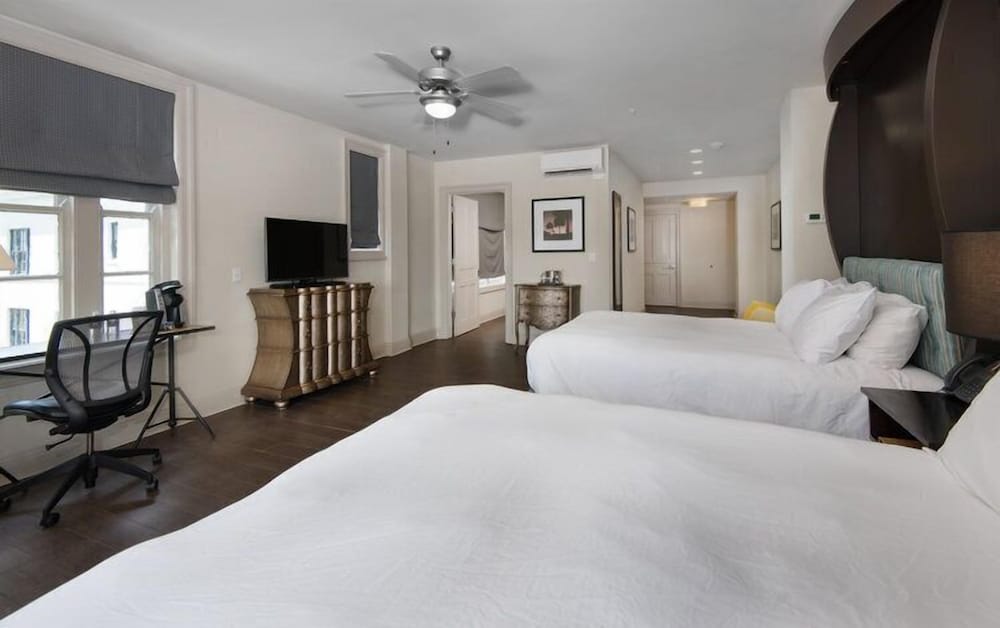 Фото White House Hotel