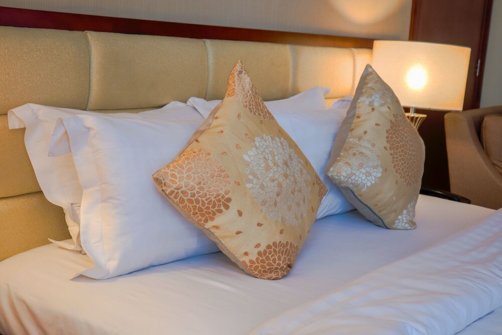 Фото The Avenue Plaza Hotel