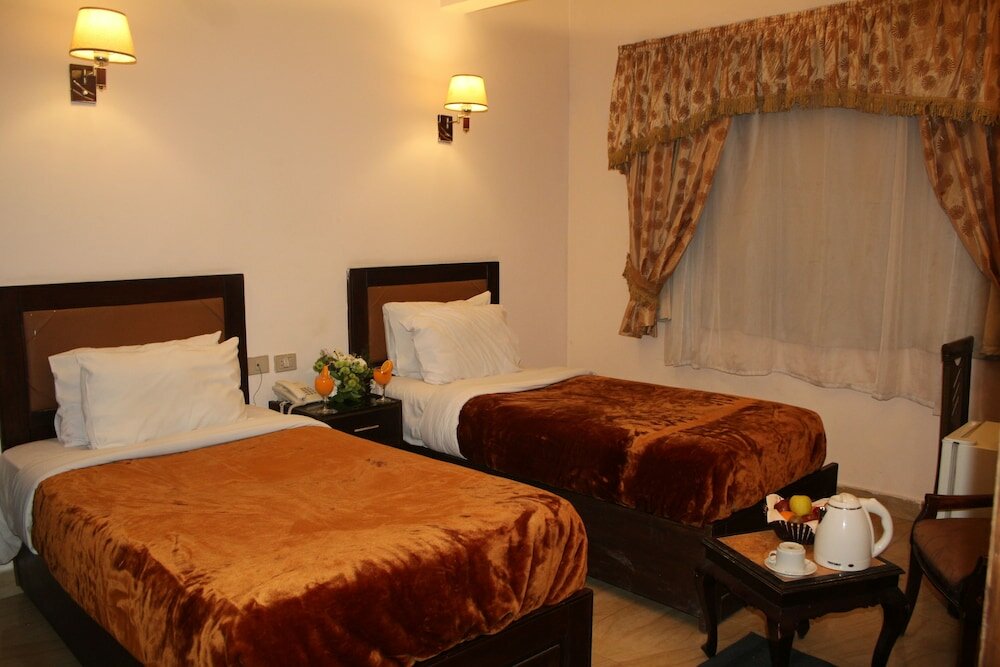 Фото Holidays Express Hotel