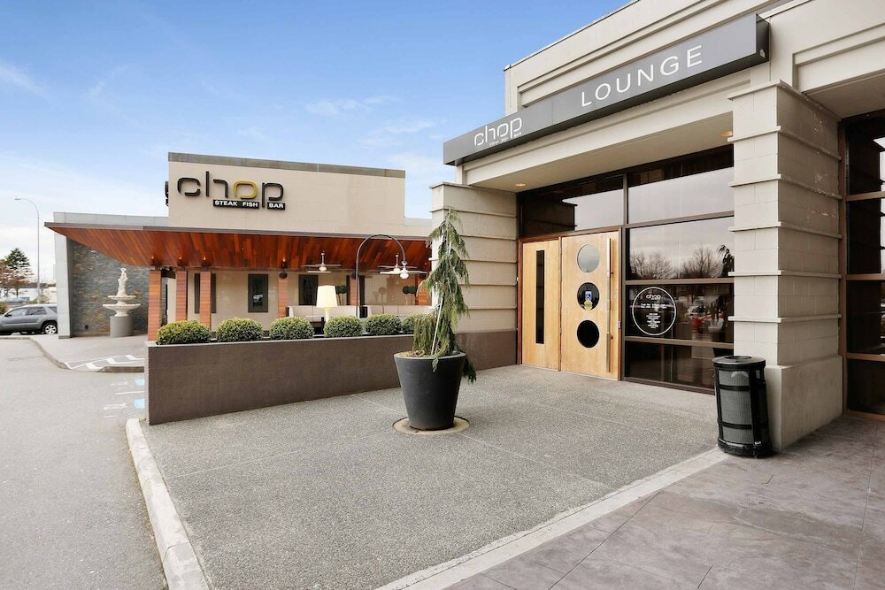 Фото Sandman Signature Vancouver Airport Hotel & Resort