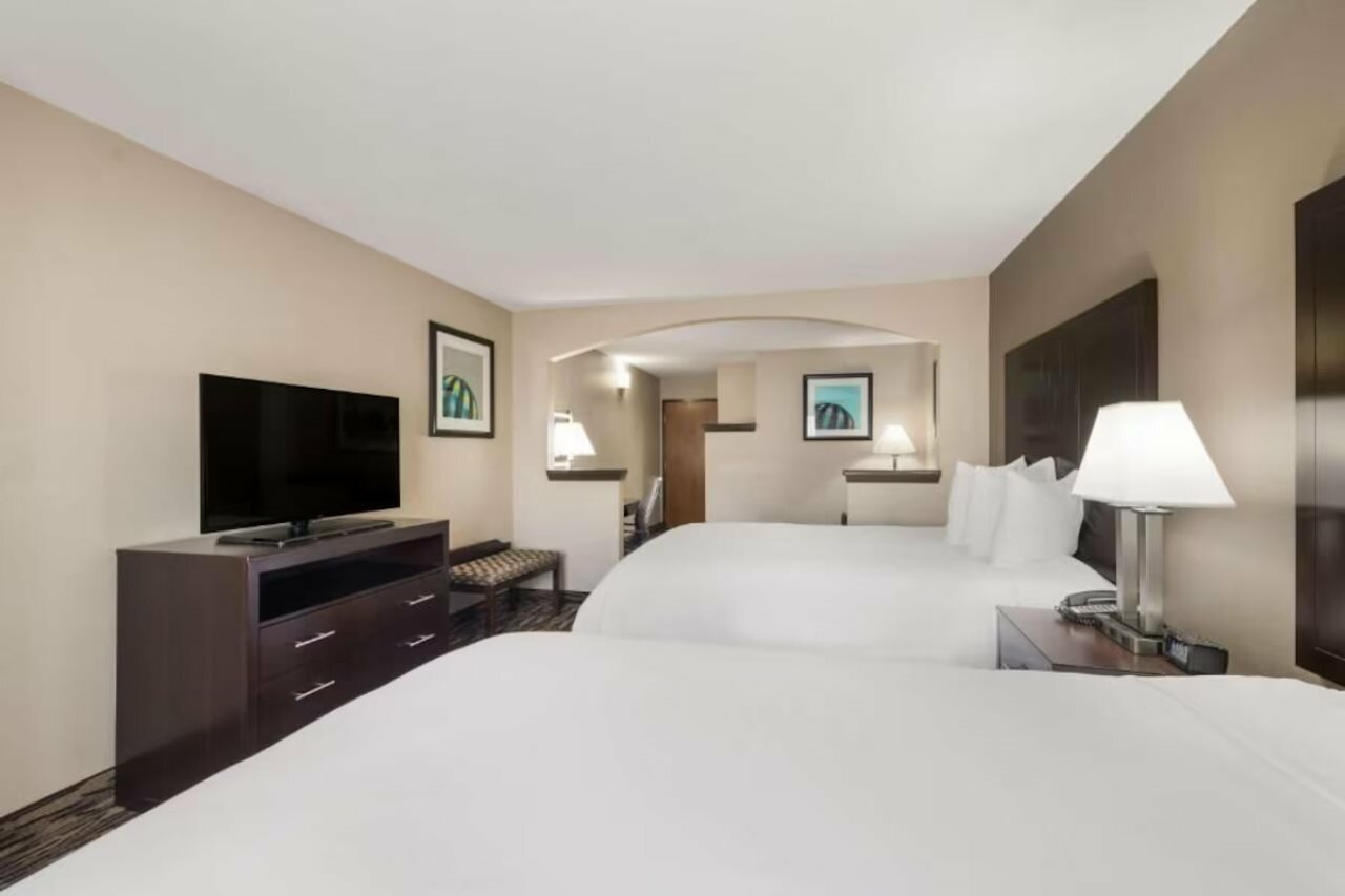 Фото SureStay Plus Hotel by Best Western Plano