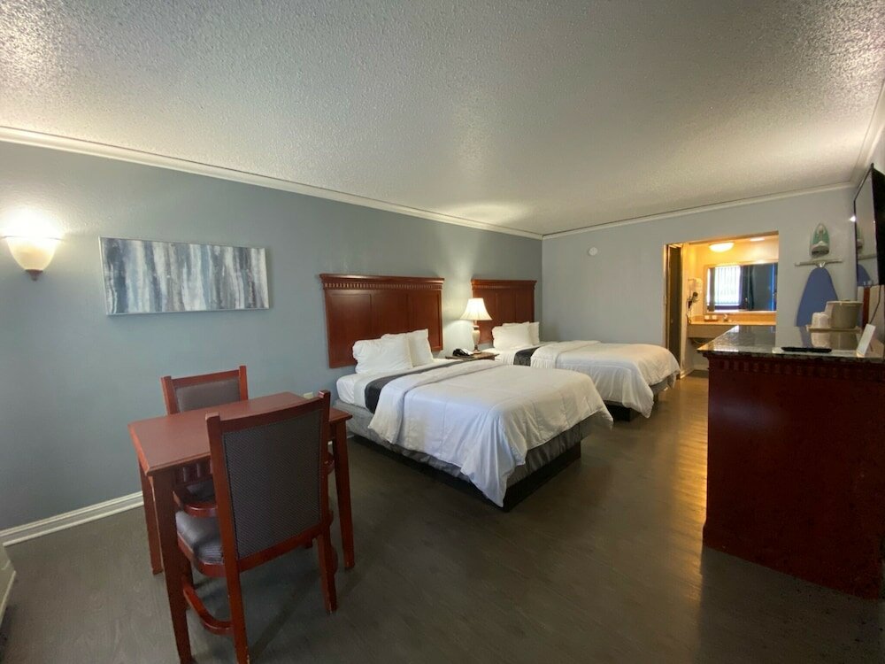 Фото Quarters Inn & Suites