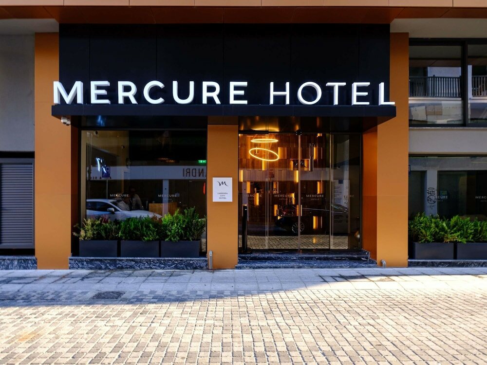 Фото Mercure Larnaca Finikoudes Beach