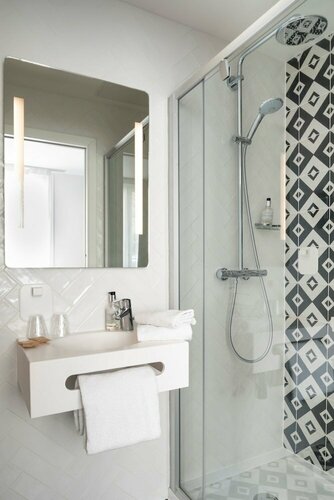 Внешний вид отеля Hotel Des Lys в Версале, фото 5