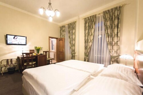 Гостиница Hotel Anglický Dvůr в Карловых Варах