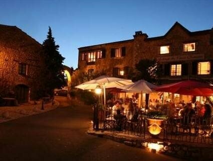 Гостиница Auberge du Vieux Chateau в Драгиньяне