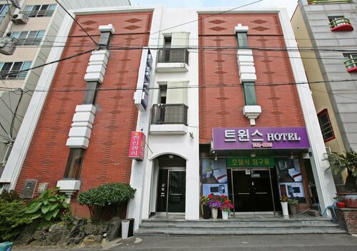 Гостиница Twins Hotel Jeju в Чеджу