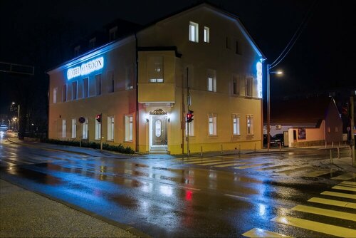 Гостиница Hotel Maroon в Загребской жупании