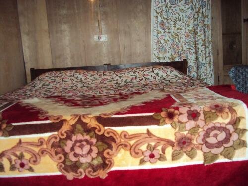Гостиница Shafeeq Guest House в Джамму и Кашмире