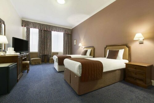 Гостиница Ramada by Wyndham Crawley Gatwick в Кроули