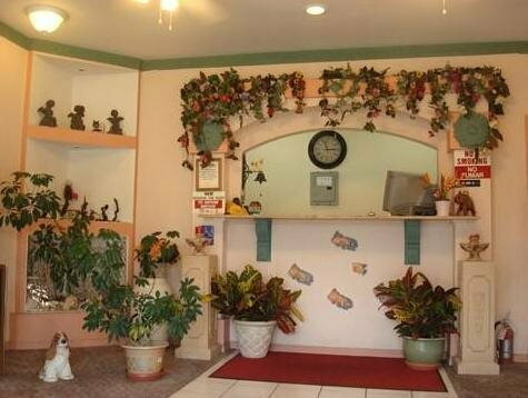 Гостиница Oceanside Inn and Suites в Оушенсайде