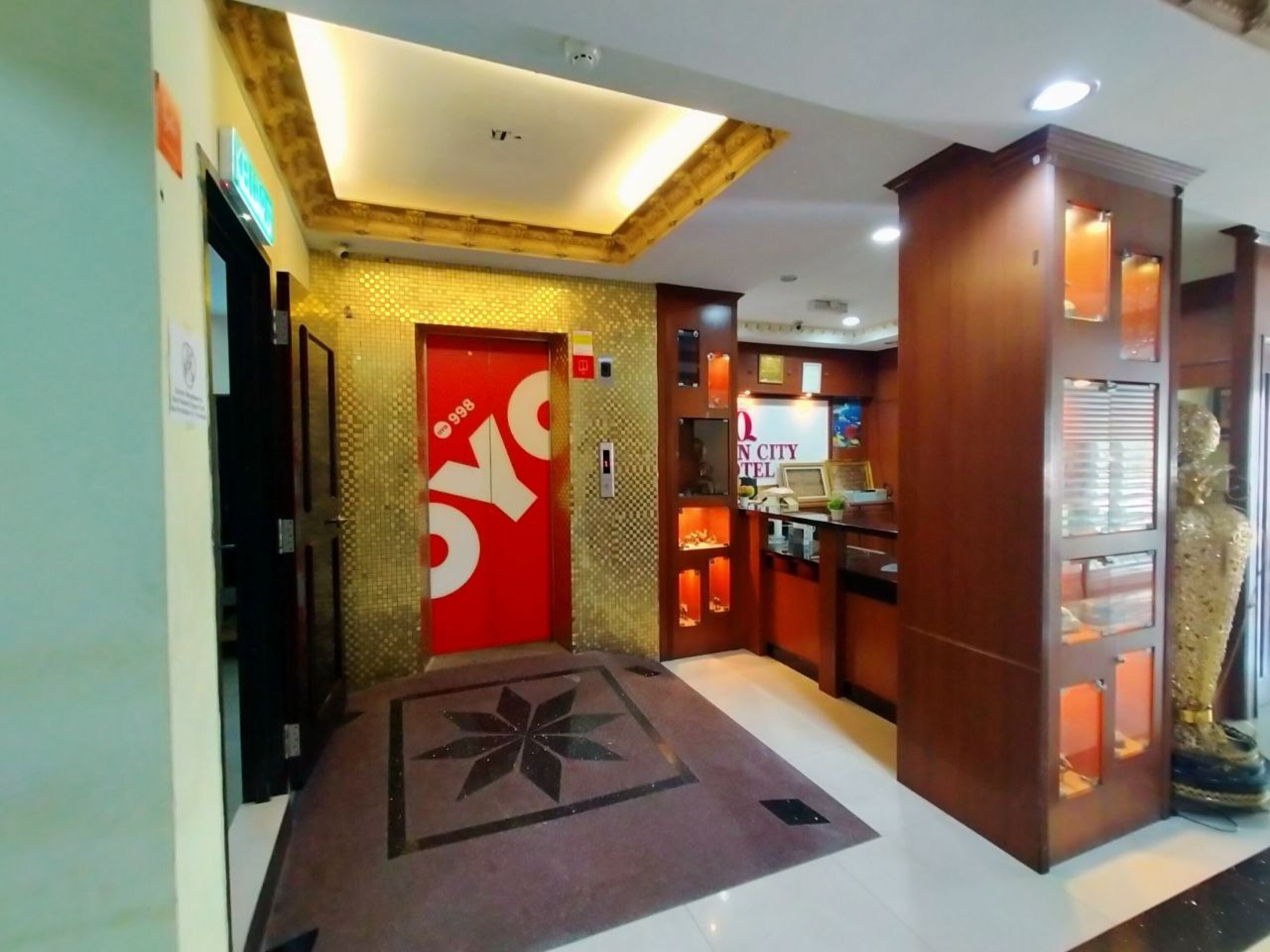 Фото Oyo 998 Queen City Hotel