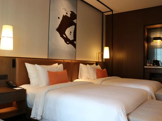 Фото Wyndham Grand Yangon Hotel