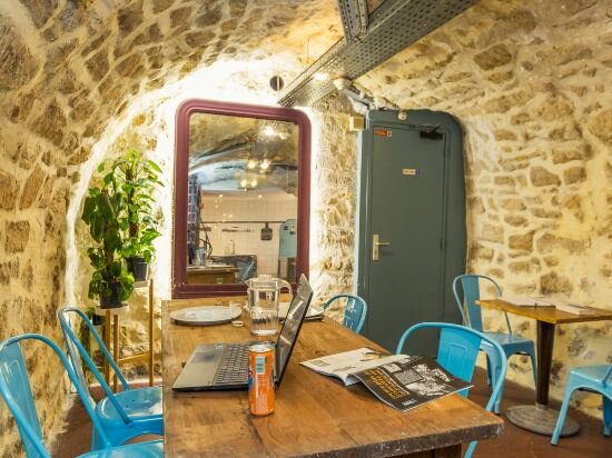 Фото Young and Happy Hostel