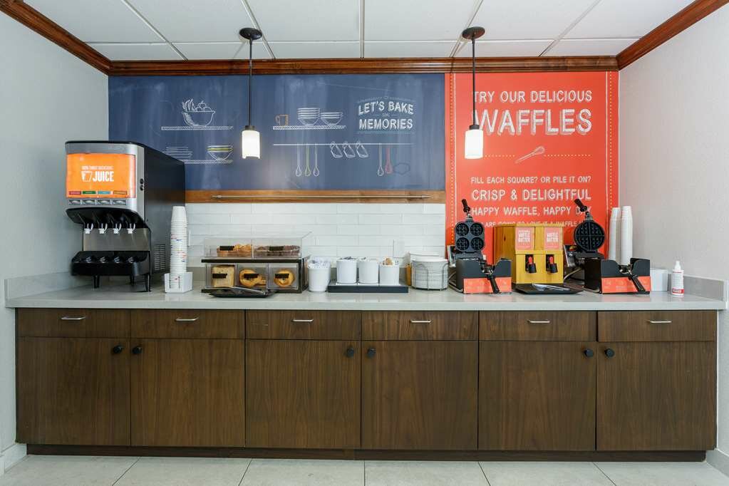 Фото Hampton Inn & Suites Tallahassee I-10/Thomasville Road, Fl