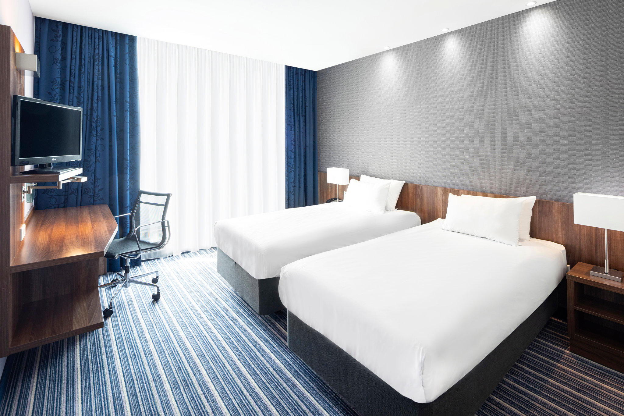 Фото Holiday Inn Express Rotterdam - Central Station