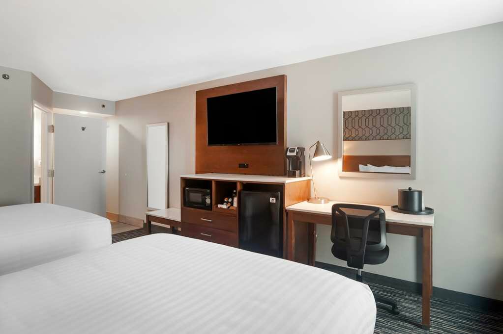 Фото Best Western Plus Commerce Hotel