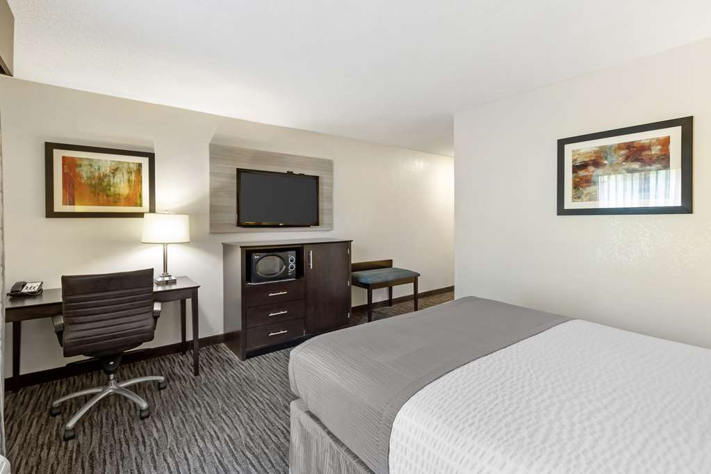 Фото Best Western Magnolia Inn and Suites