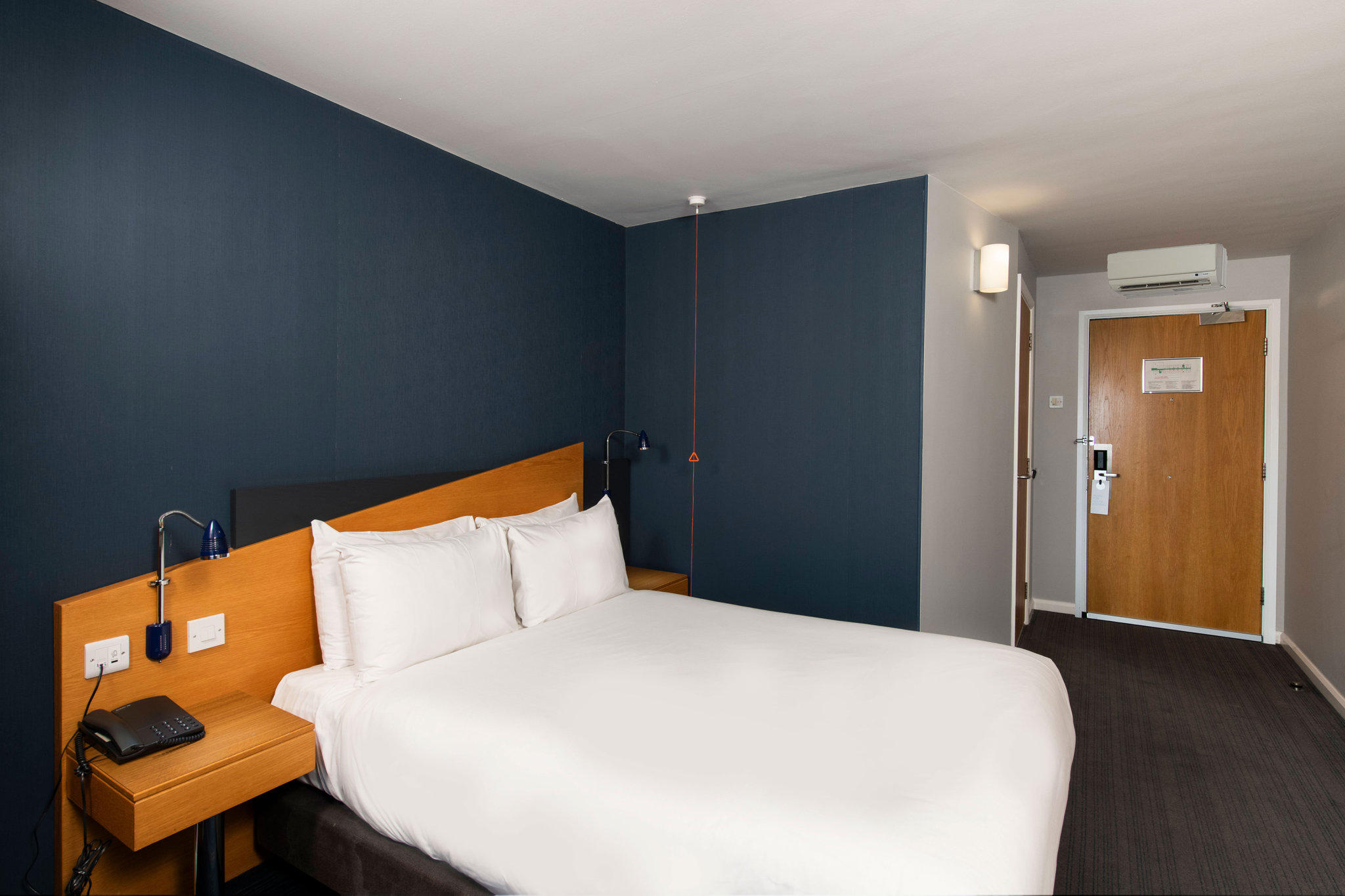 Фото Holiday Inn Express Birmingham - Oldbury, an Ihg Hotel