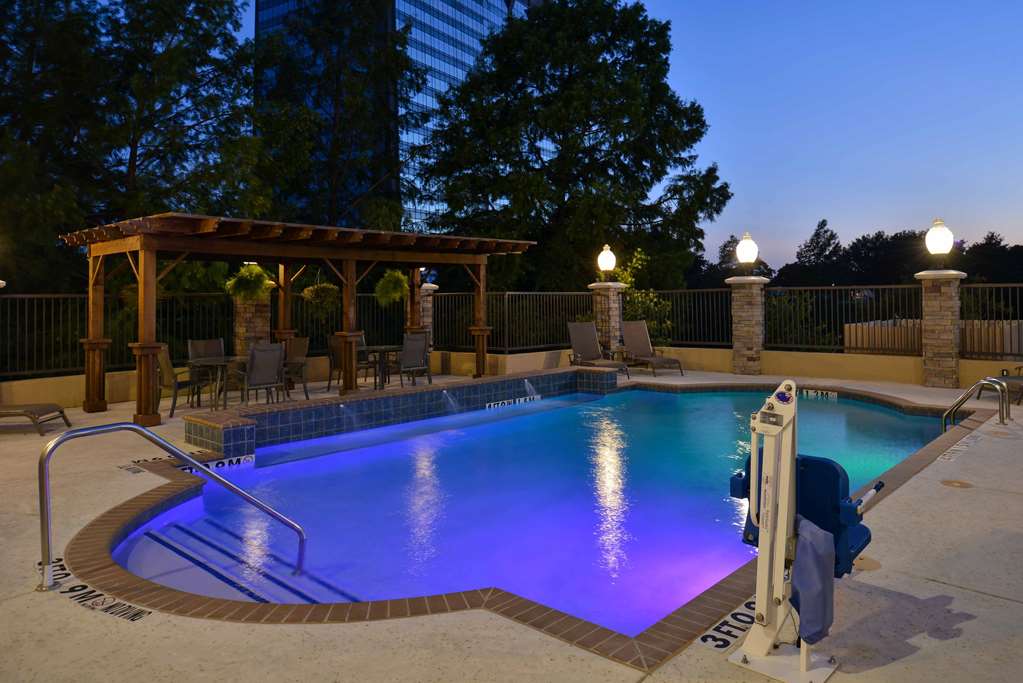 Фото Hampton Inn & Suites Dallas Market Center
