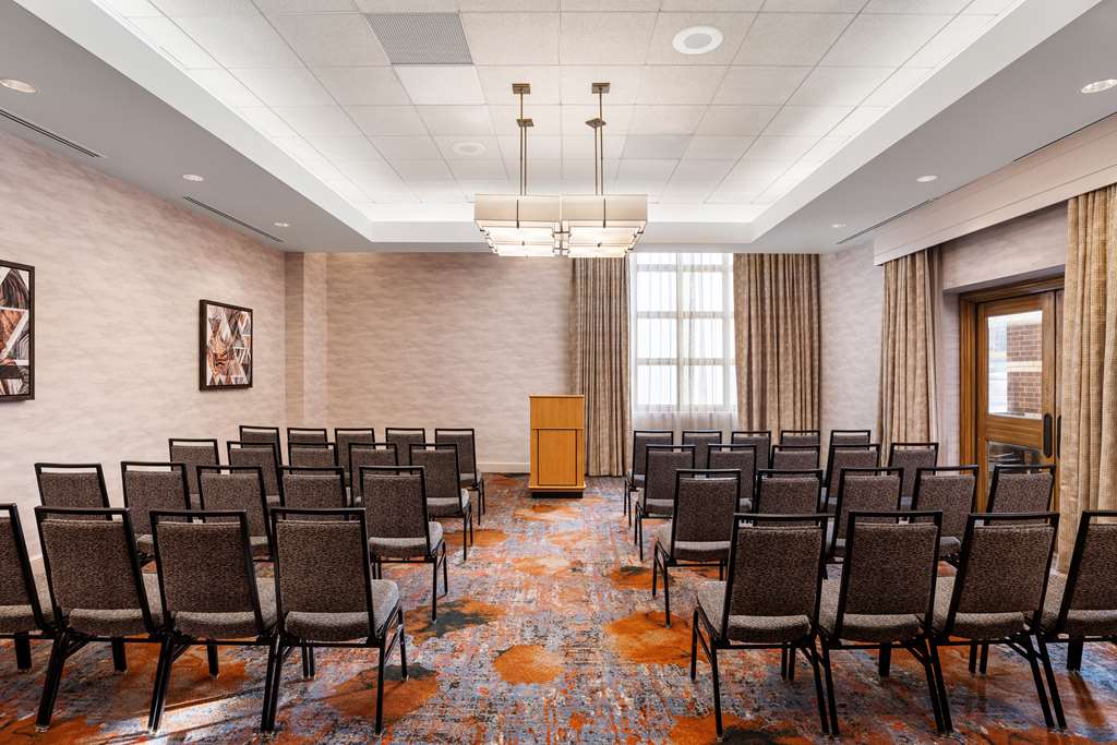 Фото DoubleTree Suites by Hilton Hotel Austin
