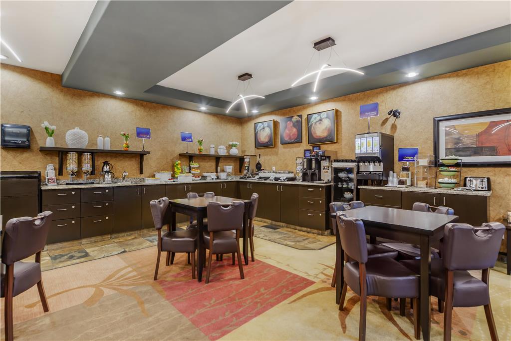 Фото Best Western Wainwright Inn & Suites