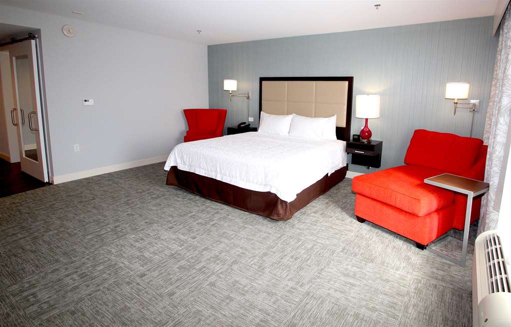 Фото Hampton Inn Suffolk