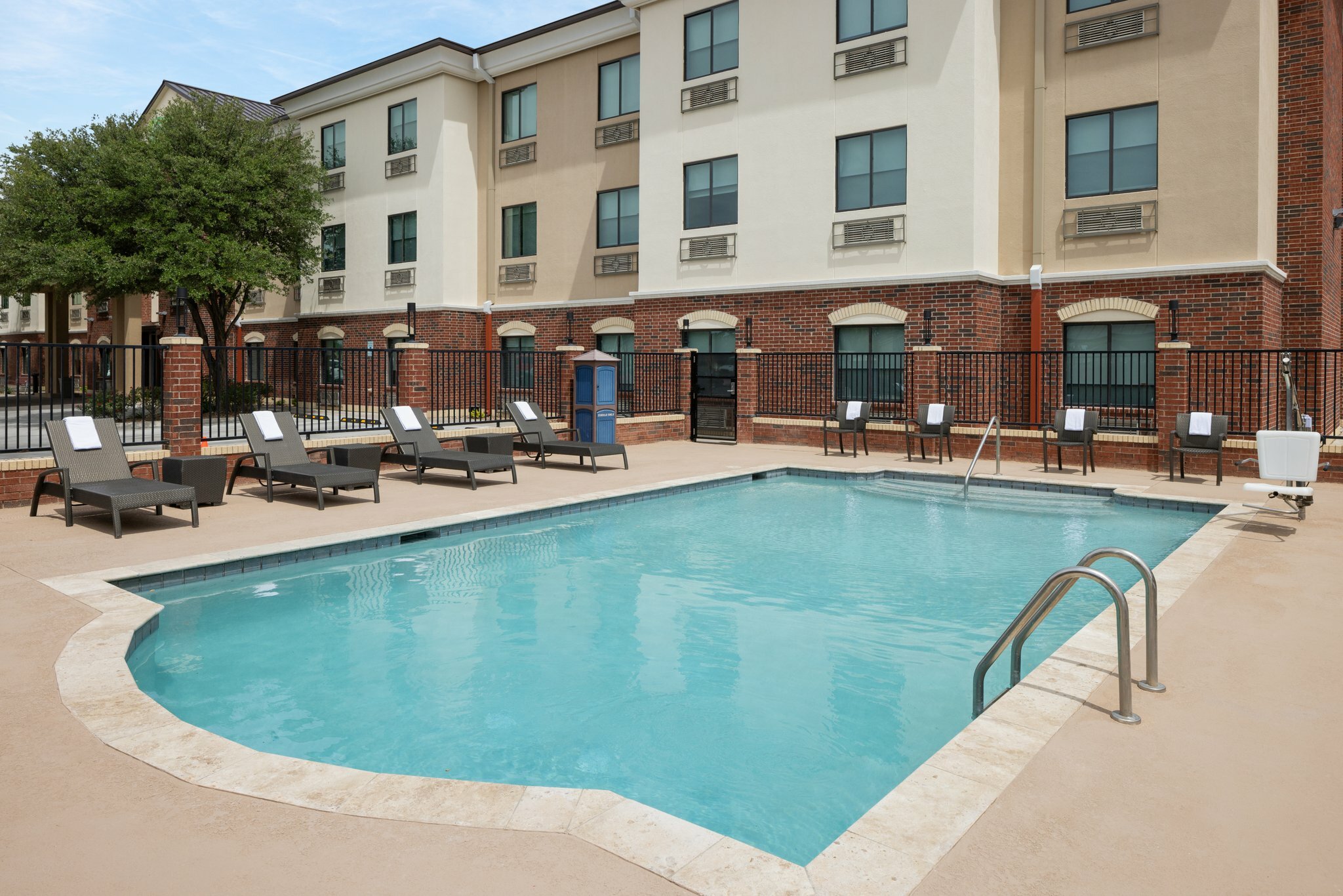 Фото Holiday Inn Express & Suites Midland Loop 250, an Ihg Hotel