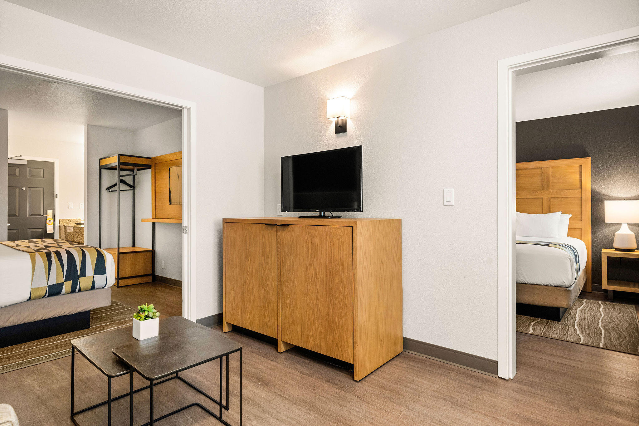 Фото Oxford Suites Redding