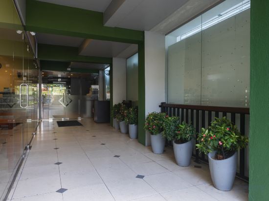 Фото Thilhara Days Inn