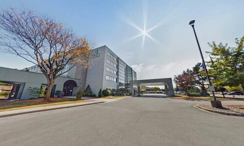 Гостиница Embassy Suites by Hilton Milwaukee Brookfield в Брукфилде