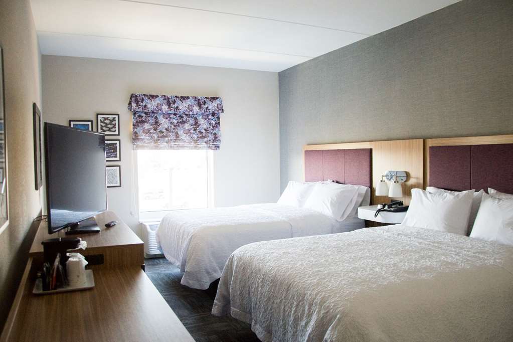 Фото Hampton Inn & Suites by Hilton Warrington Horsham